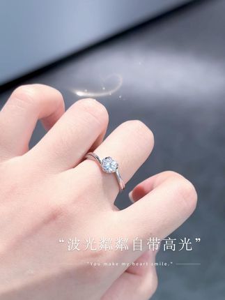 星光坠入指尖的永恒璀璨 选了最素的银托,好让莫桑的光更自在:像把银河的碎末,养在了指根。#情侣对戒#纯银戒指#银饰#七夕礼物推荐#戒指推荐