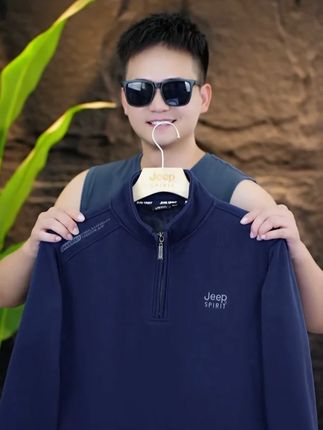时尚卫衣来袭,半拉链立领独具魅力,重工刺绣增添质感。#品质男装 #卫衣搭配 #季节穿搭 #穿搭分享 #品质男装