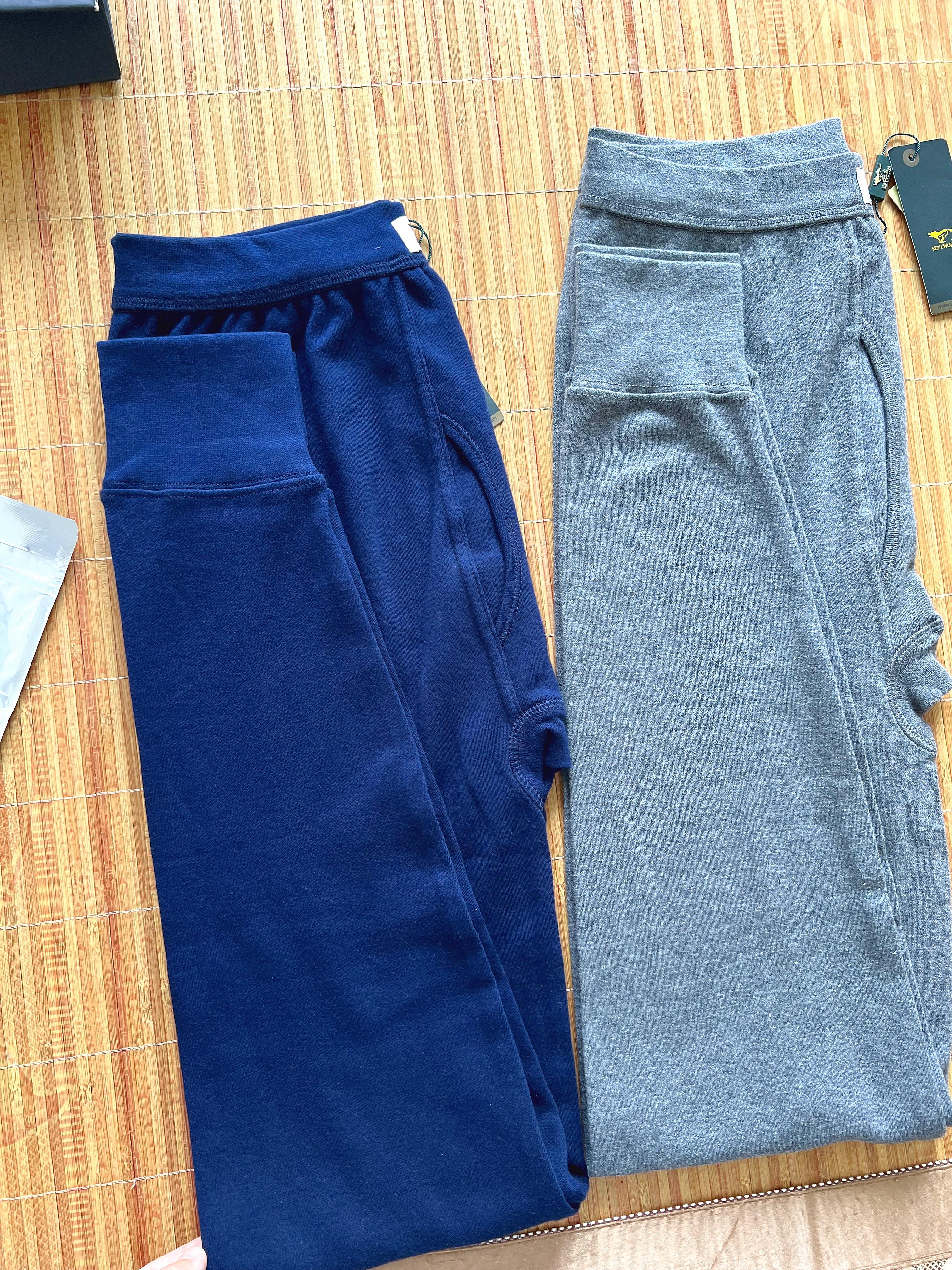 这条秋裤,是过冬的“暖腿神器”!。纯棉的料子,贴身穿又软又暖,还能抗菌,一整天都干爽舒服。弹力腰带不勒腰,螺纹收口不往上跑,脚踝那块也严严实实。双层便口设计,方便又实用。送一条给老公或老爸,这份从腿暖到心的踏实,比啥都强!#七匹狼 #纯棉保暖裤 #男士棉毛裤 #秋裤 #打底裤