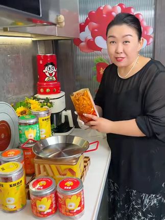 晚上嘴馋了就吃这个#脱骨侠 #无骨鸡爪 #无骨凤爪 #夜宵 #追剧小零食 麻麻辣辣 又香又脆 太好吃了