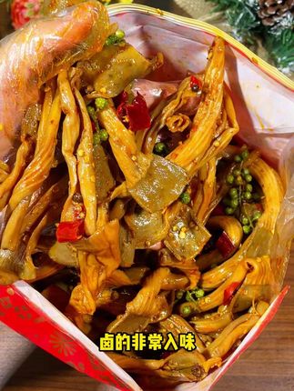 快来试试这个香辣鸭脆肠,脆嫩爽口,酱香浓郁,麻麻辣辣的#好吃到停不下来 #吃货必备 #鸭脆肠