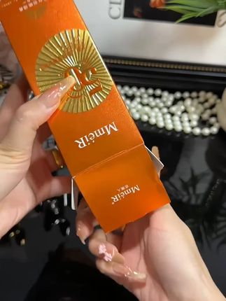 这款防晒乳 出门涂一层就可以搞定防晒 和好气色妆容,真的很方便,关键还#防水防汗不脱妆防晒霜 #防晒乳推荐 #防晒乳 #防晒隔离霜 #防晒隔离二合一