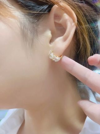 耳饰选对了,约会氛围直接拉满。 #舒啸饰品 #麦穗耳扣 #仙女必备 #气质温柔
