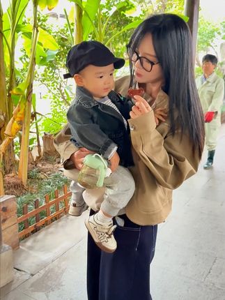 Q弹耐嚼,香香辣辣,真的越吃越香,越吃越上头#豆干 #吃货 #零食推荐#好吃到停不下来