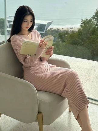 2025秋季新款御姐风气质交叉v领针织连衣裙女秋冬粉色包臀裙长裙#面料柔软舒适 #显瘦 #温柔风穿搭 #小个子女生 #品质女装