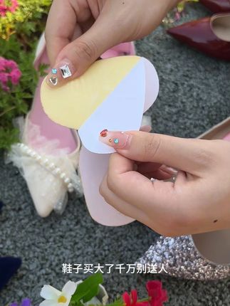 走路不磨脚的秘密,全在这隐形后跟贴里 #透气舒适不臭脚 #女鞋推荐 #夏季必备