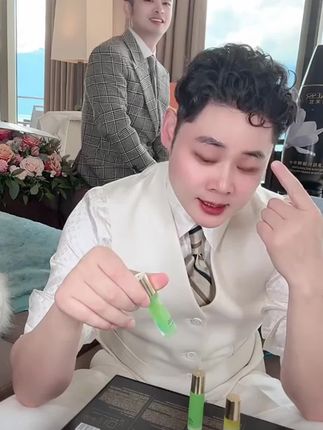 熬夜党眼圈退散!三萃抗皱精华油:紧致+保湿,眼肌越用越韧 #淡化黑眼圈#黛莱皙#猫七七