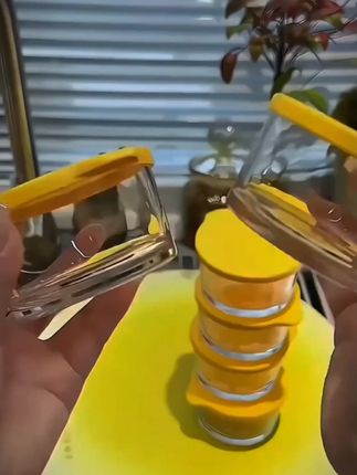 吃不完的榨菜,平时的剩菜用这个玻璃密封罐装起来不串味也不怕洒,装水果小菜带出门也很方便~#玻璃小碗 #密封罐
