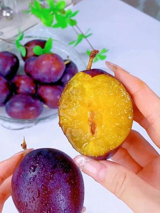 个头超大的新鲜西梅,酸酸甜甜好好吃! #新鲜西梅 #西梅 #应季水果 #水果 #个头超大