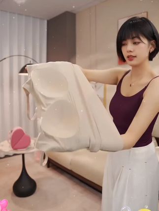 无痕冰丝吊带,自带杯垫,冰凉透气,超好穿#背心 #吊带背心 #贴身衣物 #厂家直发