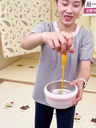 你见过鸡蛋从两米高扔下去都不碎吗?贝天爬爬垫扔鸡蛋挑战 #爬爬垫怎么选 #宝宝爬行垫 #爬爬垫 #母婴好物 #贝天爬行垫