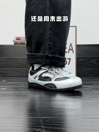 秋果坠落,似我破碎的期待,化为乌有。 #好鞋推荐 #赛车鞋 #男鞋 #好穿又好搭 #ootd穿搭
