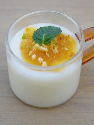 冰糖桂花雪梨酱,秋冬润燥必备好物。 #冰糖桂花雪梨酱 #秋天饮品推荐 @抖音小助手