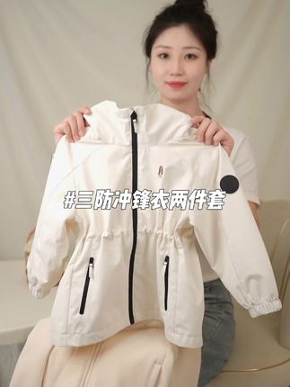 裹紧的瞬间,连走路都带风 #风衣 #暇步士童装 #高质量童装 #外套 #潮流