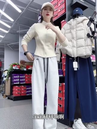姐妹们快来直播间看看吧! #穿搭 #女装 #冬装来袭 #源头实力厂家 #保暖又好看