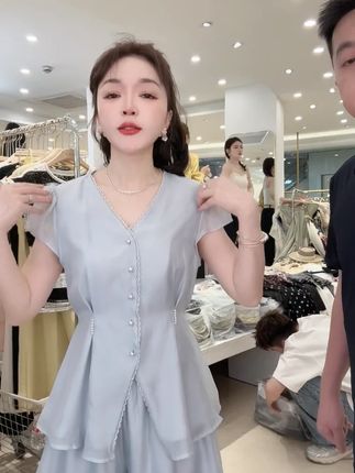 #夏季新款 #每日搭配分享👗时尚穿搭 #美出高级感 #轻奢女装 #精致穿搭