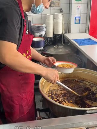 襄源襄阳牛肉面 麻辣鲜香劲道方便 襄源襄阳牛肉面 麻辣鲜香劲道 牛杂海带面可选 #襄阳牛肉面 #湖北特产 #速食 #无限回购的宝藏单品