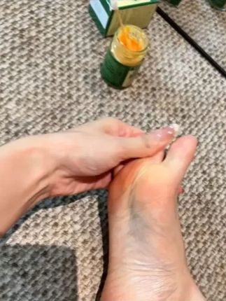 可别在搓来搓去的,特别是夏天,家里备上一两瓶,真的特好用!#足部护理