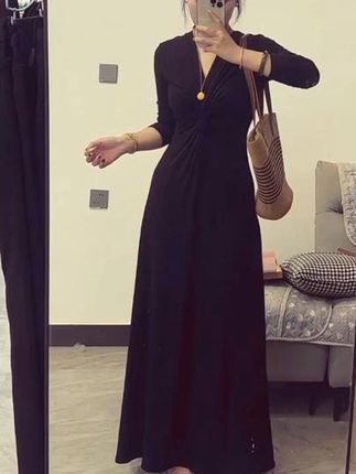 漂亮姐姐的新衣服!#ootd穿搭 #美出高级感 #红裙子 # #优雅气质# 梨形身材穿搭 #气质轻熟风# 连衣裙穿搭 #秋季上新