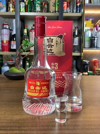 湖北名酒白云边三年陈酿8瓶装,53度500毫升,纯粮浓酱兼香 #白云边 #白云边酒 #好酒推荐 #纯粮酿造 #送礼佳品