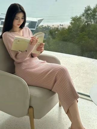 2025秋季新款御姐风气质交叉v领针织连衣裙女秋冬粉色包臀裙长裙#显瘦穿搭 #穿出高级感 #夏季新款 #连衣裙 #今天穿什么