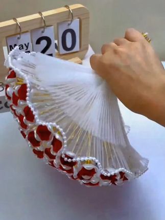 生活需要点点滴滴的浪漫和仪式感,亲手做一束送给你喜欢的人吧!#手工玫瑰 #手工diy #·一束花的仪式感 #闺蜜 #七夕