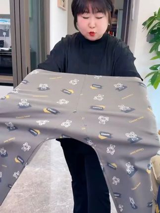 胖孩子秋裤咱就选这种加肥加大款的,弹力大穿着一点不勒挺,主要#面料柔软穿着舒适透气 #加肥加大有弹力#儿童秋裤 #胖童秋裤 #胖童穿搭