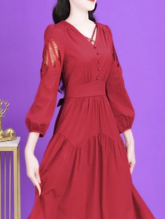 一件衣服的价值有很多,不仅可以让你变得很漂亮,更重要的是让你充满自信。#连衣裙#品质女装#遮肉显瘦#洋气减龄