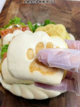 香香软软的,可可爱爱的#虎扒包 孩子见到就喜欢吃的小汉堡包,做法简单,喜欢什么夹什么,大人小孩都爱吃#早餐 #汉堡