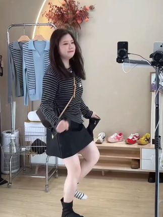 厚底洋气百搭短靴2025新款夏季瘦瘦靴马丁靴女款美拉德靴子爆款