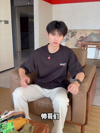 看看这种多配色中筒袜 秋冬款帅哥们穿的袜子#袜子 #HELLOUNI #男袜