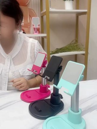 有没有高一点的支架? 你过来看一下我们家这个支架, 它底盘做的是加大加重的, 而且是双卡位的拉杆, 拉开以后它是30厘米, 可以 满足咱们对支架的一个高度要求, 挡板还能调节角度, 上面能放手机放平板的, 手机能横屏能竖屏, 都是比较稳固的, 咱们孩子的学习机, 平板也是可以用的, 如果你也需要, 赶紧安排上吧。#手机平板支架  #可伸缩支架  #手机支架  #懒人支架床头手机架