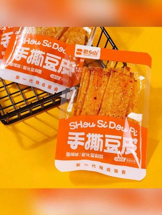 思乡山手撕豆皮湖南特产香辣味辣条辣片童年怀旧观赛搭子麻辣零食#网红麻辣豆干推荐 #辣条 #豆皮 #追剧小零食 #童年记忆小零食