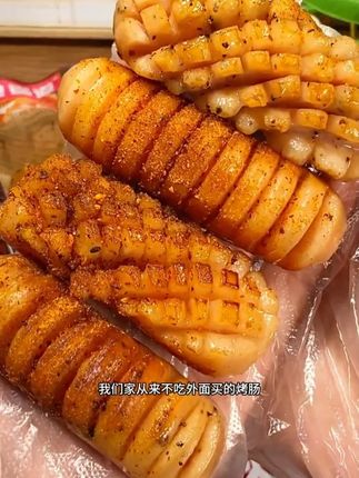 别再给孩子吃路边摊的#烤肠 了,自己在家做干净好吃还实惠 #妈呀太香了  #大人小孩都爱吃 W