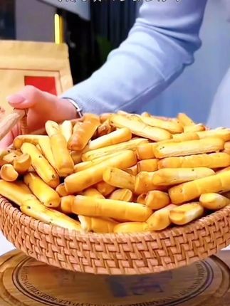 山西特产纯碱烤馍,先蒸后烤,纯碱无蔗糖,无添加剂又香又酥又脆,#追剧小零食 #零食推荐 #解馋