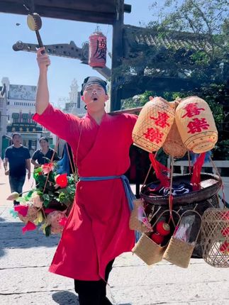 十一小长假,货郎们准时出摊儿 等您来! #郑州建业电影小镇 #电影小镇奇遇国庆一路有戏 #货郎担 #十一郑州游玩攻略