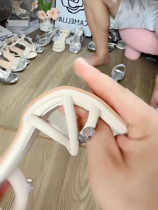 啄木鸟法式露趾水钻百搭凉鞋夏季新款时尚粗跟方头一字扣女款女鞋#啄木鸟法式露 #时尚凉鞋穿搭 #时尚凉鞋推荐 #方头凉鞋女 #凉鞋推荐