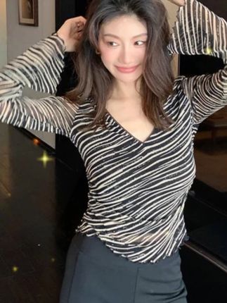 大码辣妹微透长袖斑马条纹V领t恤女早秋季薄款修身显瘦打底衫上衣 #百搭裤子 #高级感穿搭 感穿搭 #女装新品日 #女装搭配