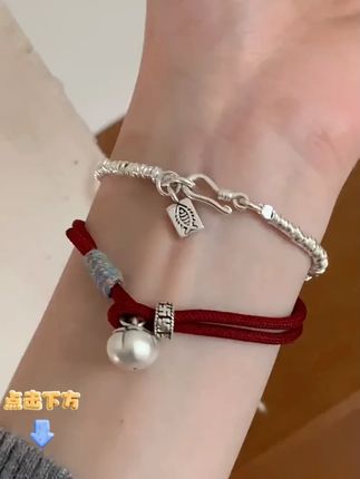 足银SuzyaccKr手链,柿子红绳时尚搭,DC0090点亮独特魅力。 #红绳手链 #盘缠手链 #柿柿如意 #足银999 #时尚银饰