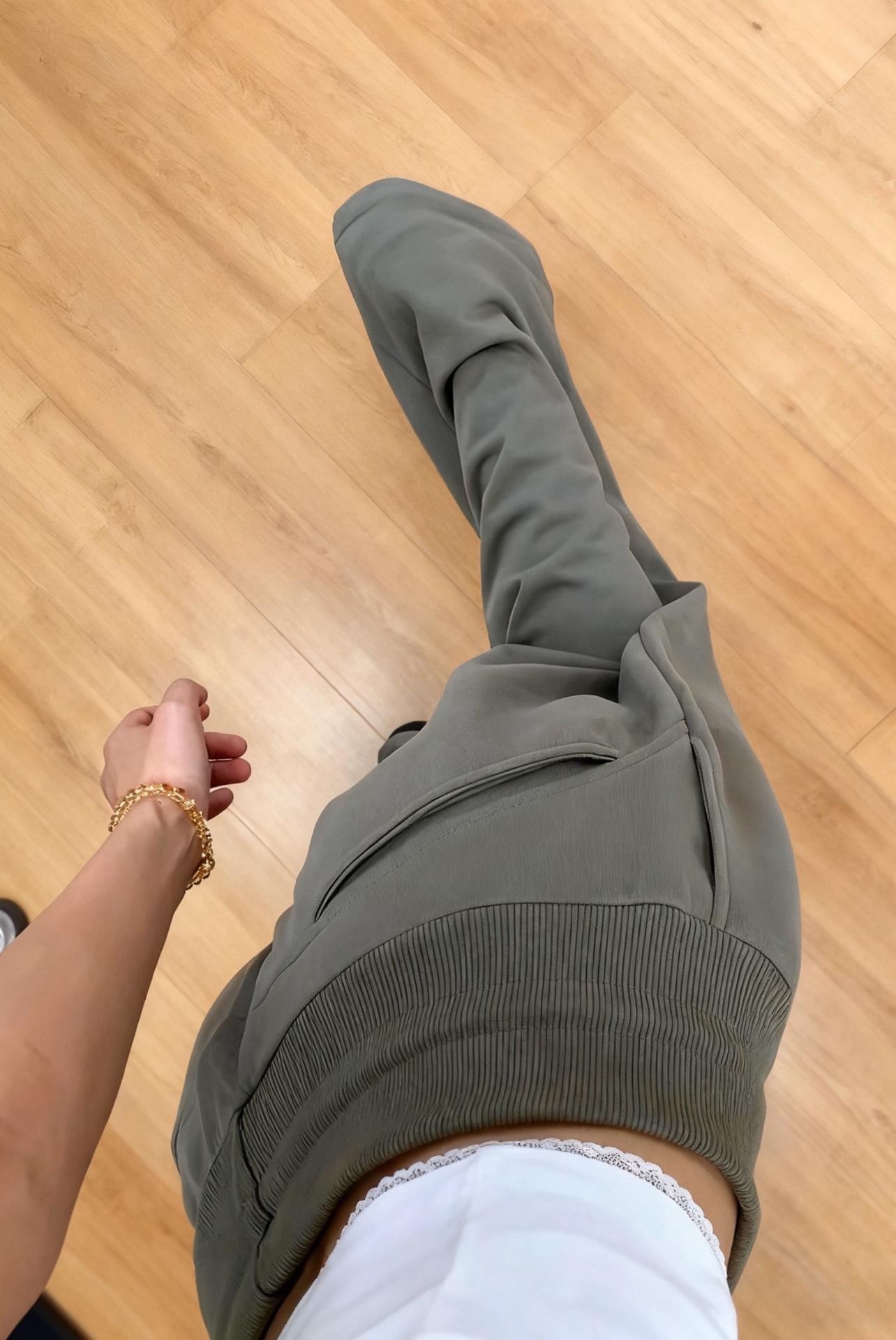 #休闲裤 #卫裤 #辣妹穿搭 #百搭裤子 #潮流单品
