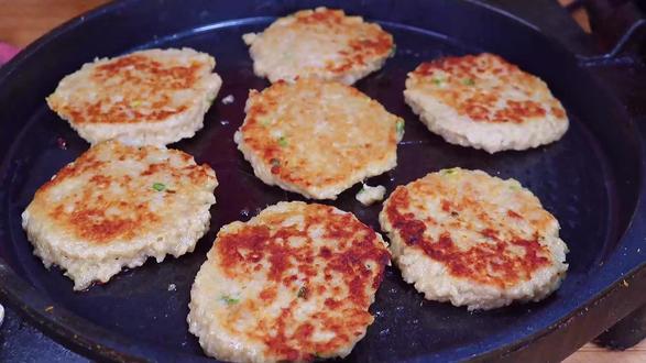 莲藕肉饼,做法简单方便,不和面不擀面,外酥里嫩真好吃