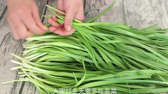 冬天要多吃韭菜,加一碗花生米太香了,早晚来一盘,下酒又下饭