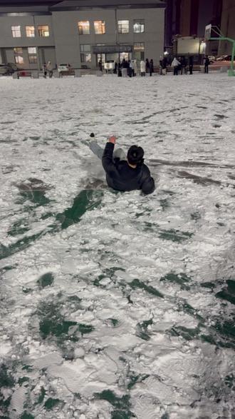 红狼滑铲教学!#花来#三角洲行动 #蚀金玫瑰 #玩雪 #红狼