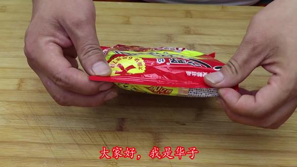 土豪教我泡面的新吃法,没想到这么好吃,今天做了一盘,太解馋了