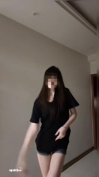 我觉得差不多可以放暑假了 让我的学生党们回来。#我要验牌#shyel验牌摇 #卡点舞@DOU+小助手 @抖音小助手