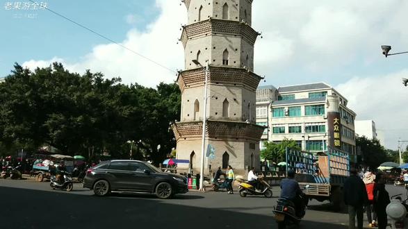 实拍广东徐闻县登云塔,县城中心一座标志性建筑物
