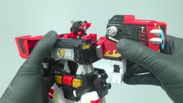 炫卡斗士W 烈狮火警 变形试玩