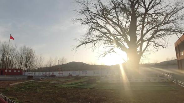 安徽萧县东南群山中一古老的山村,村民都说是古襄王城,是真的吗 #古城遗址 #山村小学 #千年银杏 #历史传说