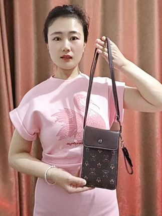 手机包女斜挎2025新款夏天迷你小包女竖款手机包洋气外出轻便斜挎#手机包包 #手机包 #在抖音入手的好东西,瓜分百万奖金池