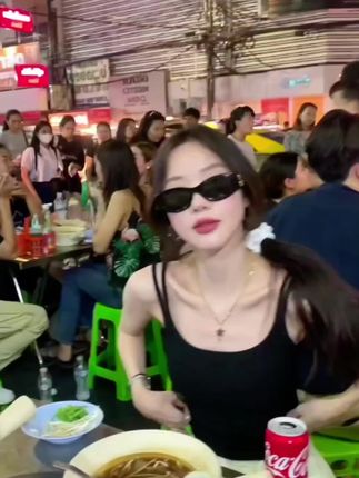 #吊带背心 #自带胸垫小吊带 #内搭外穿都好看 #辣妹穿搭 #美背穿搭